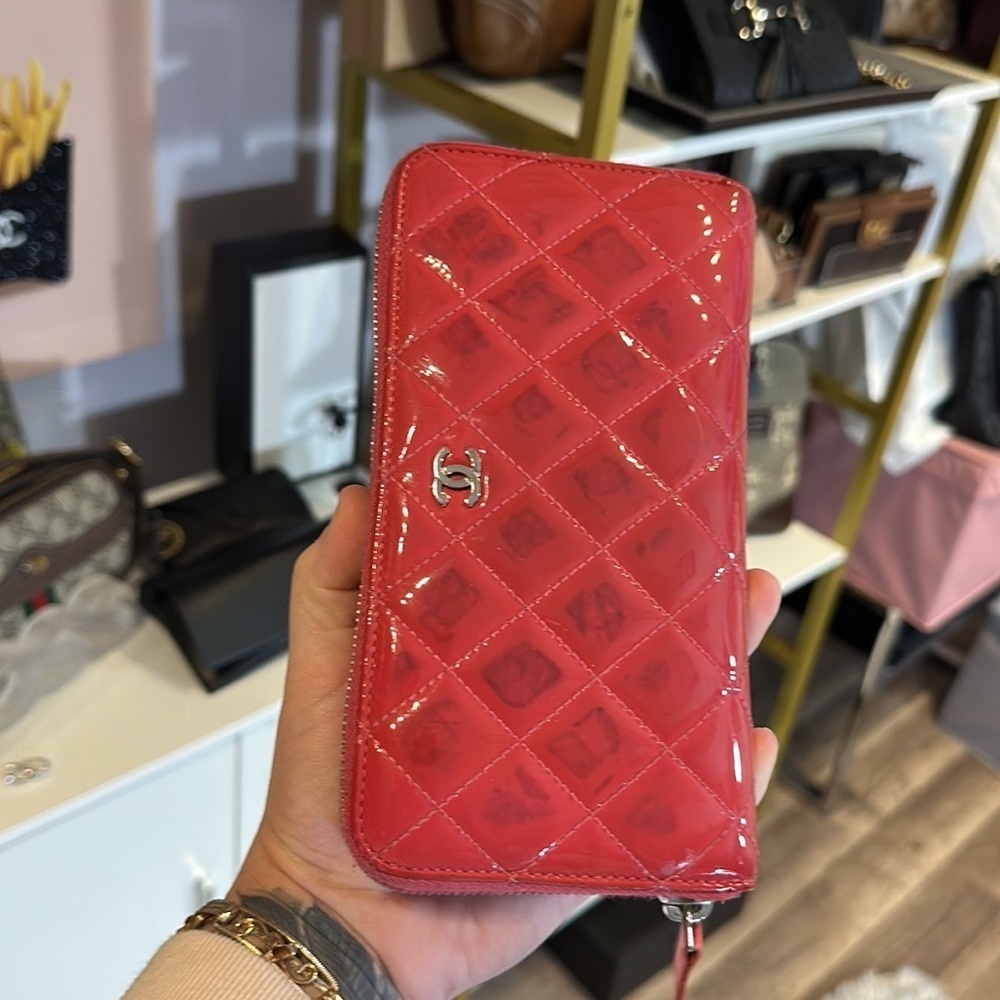 CHANEL - Auth. Hot Pink Quilted Patent Leather Long Zippy Classic Wallet Guc - Picture 13 of 14